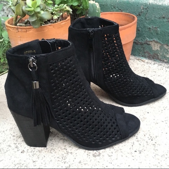 PERFORATED TASSEL PEEP TOE ANKLE BOOTIES - Picture 2 of 4